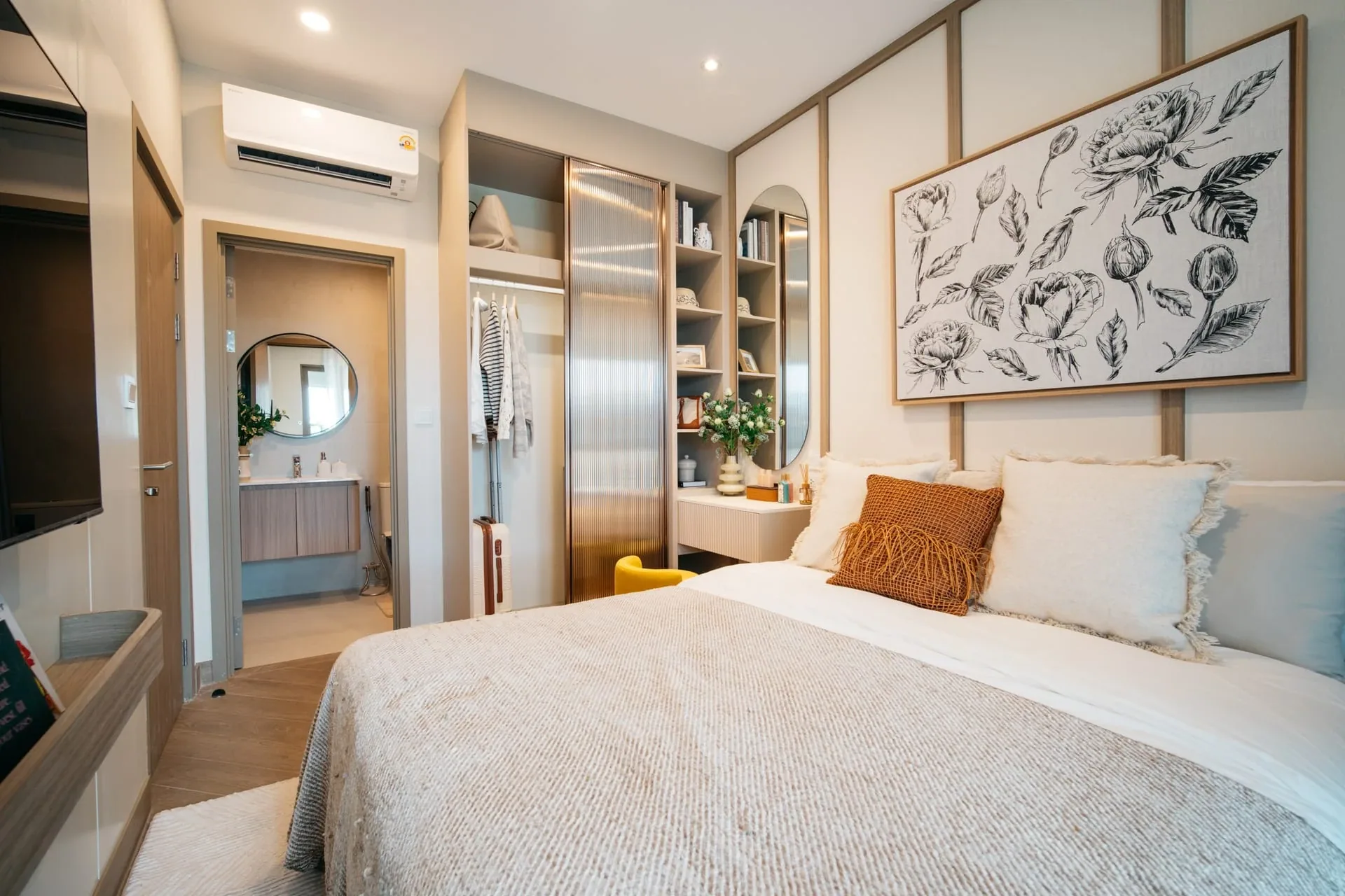 The Title Balcony: warm bedroom finishes
