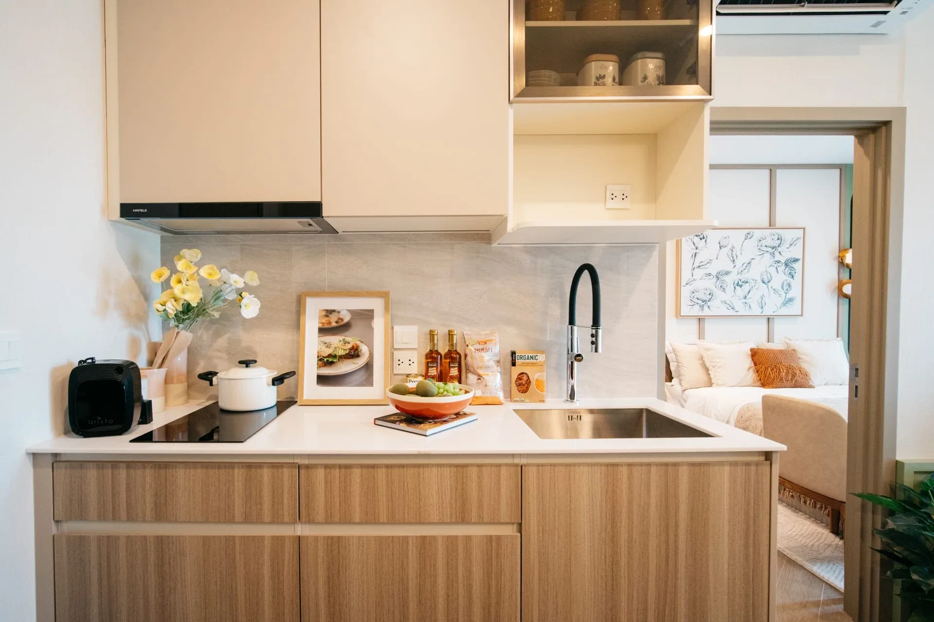 The Title Balcony: compact kitchen