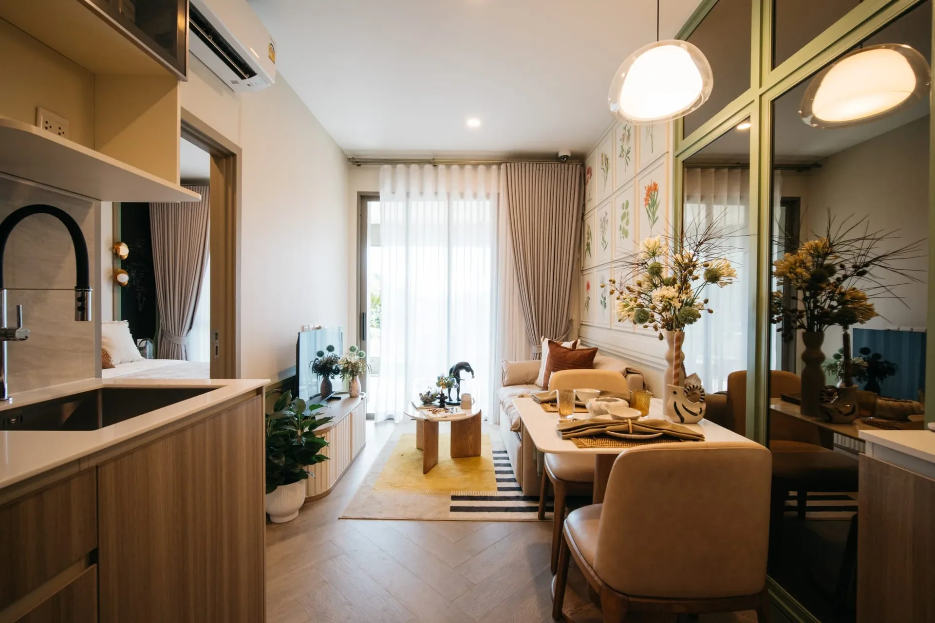 The Title Balcony: one-bedroom living